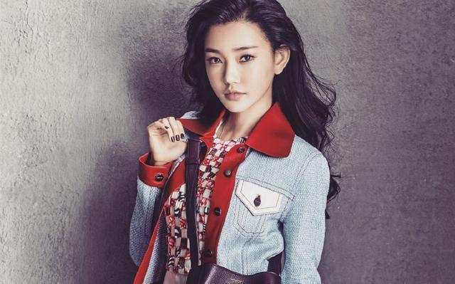 27岁童菲近照:新一代晶女郎,清纯迷人成“全民女神”|童菲|女神|全民_新浪新闻