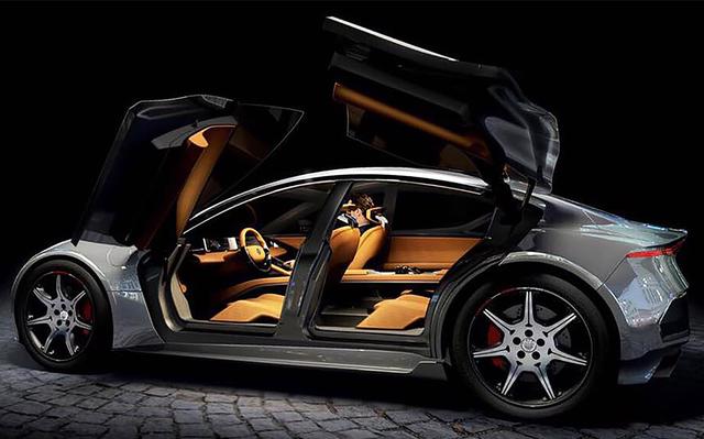 而它最独特的设计,就在于一对对开式的蝴蝶车门.