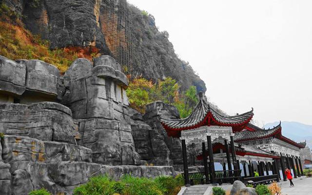 四,武侯镇 武侯镇是历史上的一个名镇,有武侯祠,马超墓等几个文化旅游