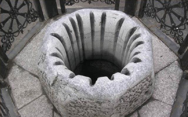 古井栏"甘泉"古井栏被偷警方表现,甘泉古井井栏的实际代价并没有多少