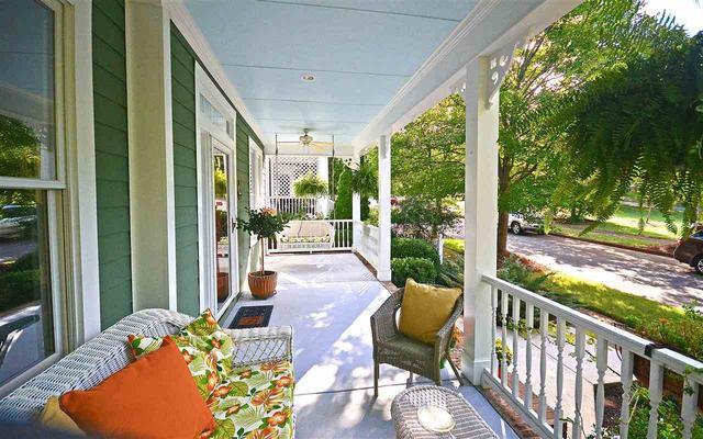 阳台只是晒衣服摆杂物?错了,阳台这样装,家里可多出10平方!