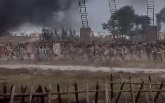 它是古代常用的军事防御设施不仅可以抵御骑兵还可以用来守城