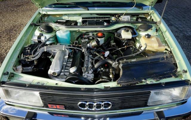 8升四缸发动机,最大输出100马力,这也是为什么叫它奥迪100的原因.