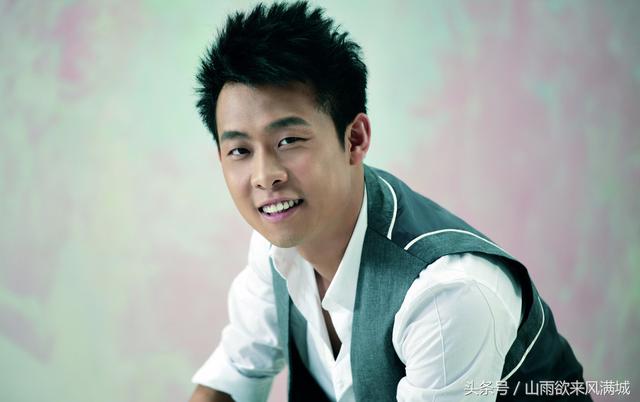 从龙套哥到影帝如今开豪车娶央视女主持人登上人生巅峰