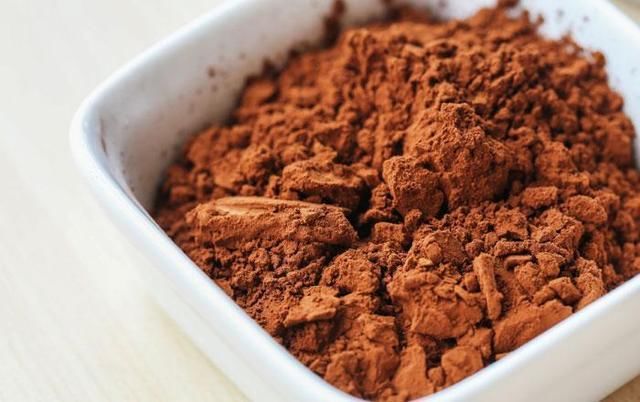 它还含有三萜类的灵芝酸,可改善微循环,降低胆固醇,缓解血管硬化;强化