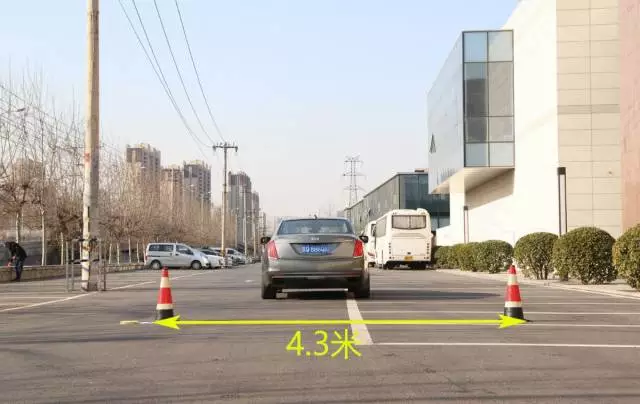 NB！这车的后视镜可秒杀马路上99.99%的车！