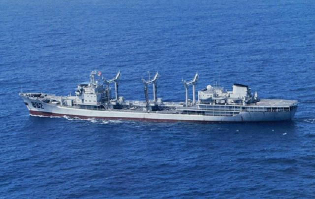 呼伦湖号补给舰担当大任!补给效率极高,大幅提升航母战力