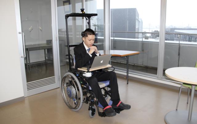 科幻成真脑电波控制轮椅想停就停