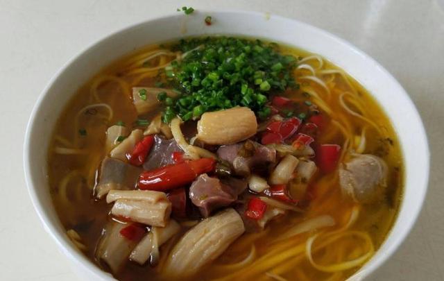 泡椒鸡杂面