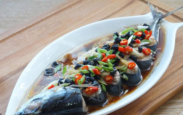 老妈做的豆豉鲅鱼,鲅鱼蒸出来鲜嫩清淡,豆豉香味扑鼻