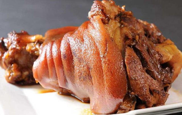 秘制酱肘子是怎么做的? 老妈用姥姥三十年的方子,家人吃了上瘾