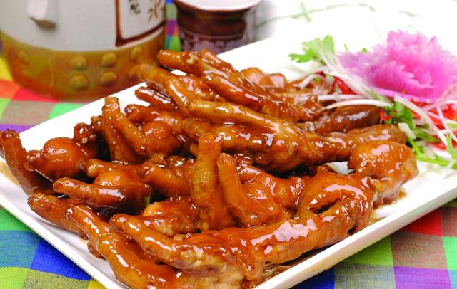 压锅凤爪 鸡爪500克,小葱2根,姜3片,干辣椒3个,蒜5瓣,豆豉1汤匙,敖乔