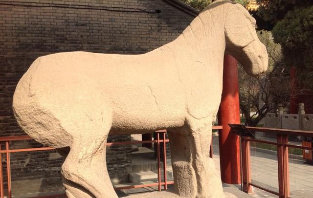 这匹马很显然是赫连璝的守墓之马,因为上面刻有唯一的大夏国字样,也就