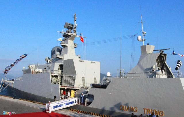 正文  猎豹级护卫舰满载排水量为2000多吨,小于中国054型护卫舰,大于