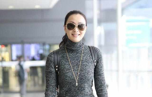 1993年8月陶虹被姜文选中在其处女作《阳光绚烂的日子》中饰演于北蓓.