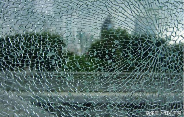 阳光房玻璃被鞭炮震碎了你可能被商家用假货坑了