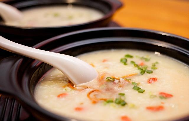 美味营养的红萝卜牛肉粥,宝宝都爱吃