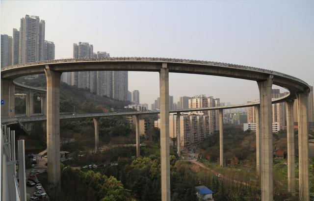 重庆又一座立交桥火了,高72米,刺激的连老司机都hold不住
