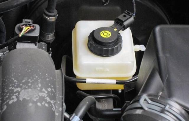 机油,波箱油,刹车油,它们究竟多久应该换?-新浪汽车