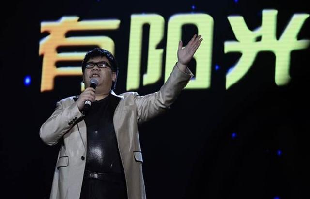 一位盲人歌手,从星光大道走红,如果不是导演警告,差点迷失自我|杨光