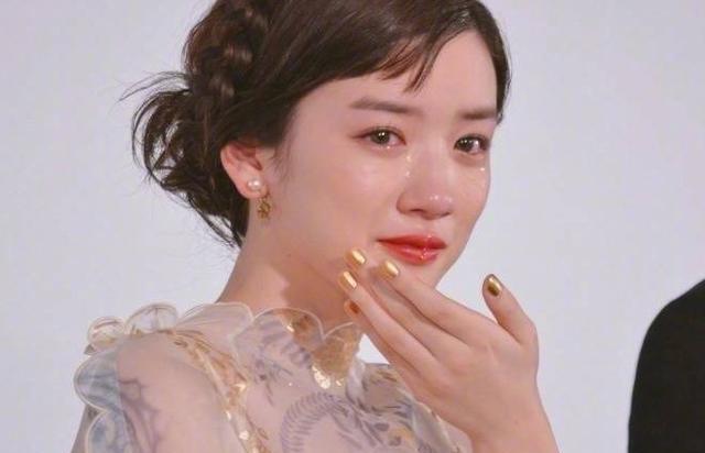 靠仙女式哭泣走红的日本女星永野芽郁是有治愈笑容的18岁少女