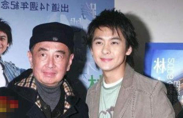 明星与爸爸的合影:周杰伦和爸爸一模一样,陈冠希爸爸颜值爆表!