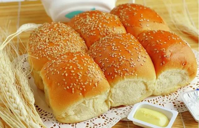 食品中营养素含量最完全的,可以吃面包的时候,常常都加上牛油或玛琪琳