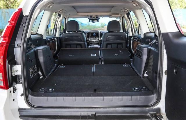 后面两排都能全部反倒,腾出的空间非常大,侧开门的后备箱也比较有个性