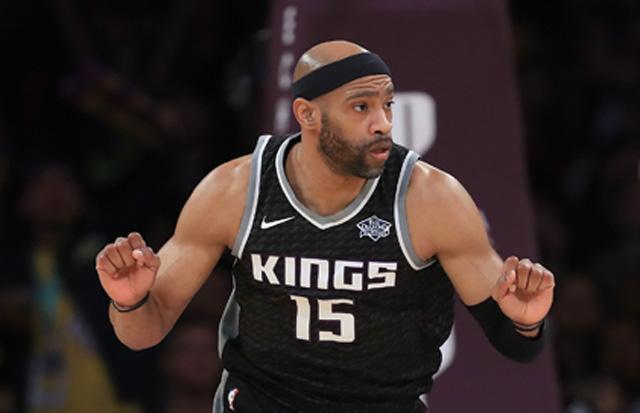 40岁老卡特奋力战斧式劈扣,再现骑摩托庆祝,你是兴奋还是酸楚?