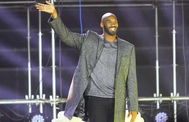nba科比中国行 退役后发福 胡须大叔范十足!