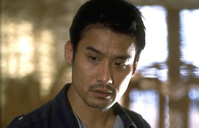 警官黄火土(梁家辉饰)的世界正逐渐四分五裂.