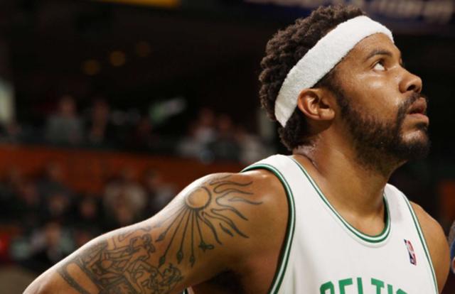 nba球员的花式广告大法:阿泰头发雕字,韦德创口贴印字!