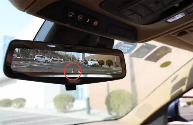 NB！这车的后视镜可秒杀马路上99.99%的车！