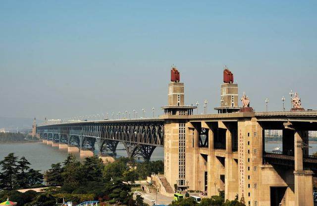 中国最"伟大"的一座桥:坚持50年不收费,但却禁止外地车通过