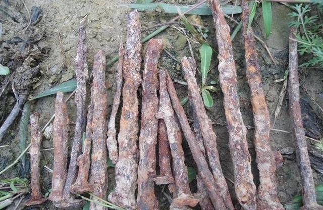 首先是钉棺材的钉子,因为呢棺材钉子自古有吸收阴气的说法,棺材钉钉能