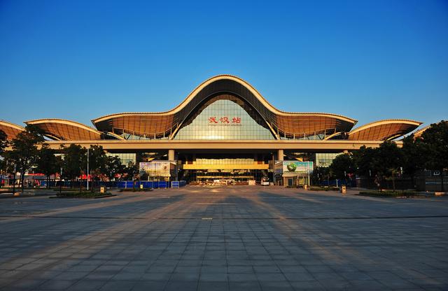 中国最美的火车站:耗资140亿人民币建造,被誉"全球最美建筑"