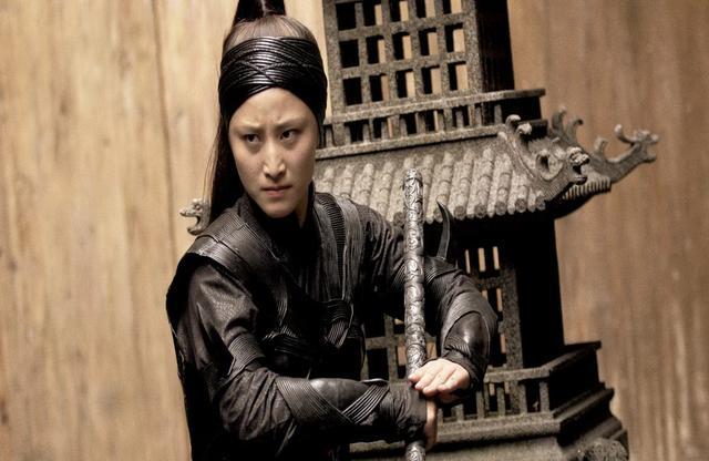 这些女人不止漂亮,在全盛时期连吴京都怕,有一个还曾暴打甄子丹