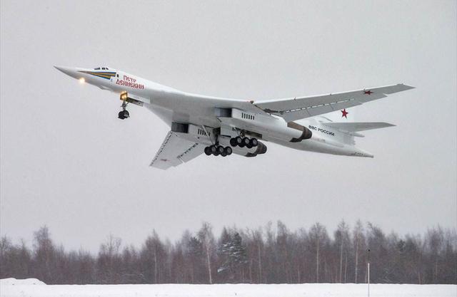 俄罗斯最新型战略轰炸机首飞,已订购10架,专家:俄空天军复苏了