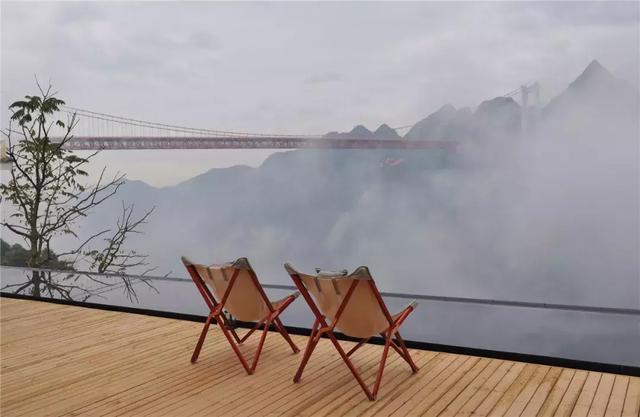 探访贵州美丽民宿,之前这帮年轻人在贵州悬崖边开了这家火了朋友圈的