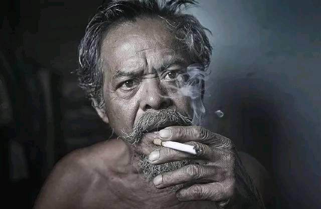 尼古丁的"天敌"终于找到了,喝水时泡点它,排出烟毒更健康