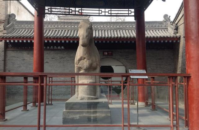 这匹马很显然是赫连璝的守墓之马,因为上面刻有唯一的大夏国字样,也就