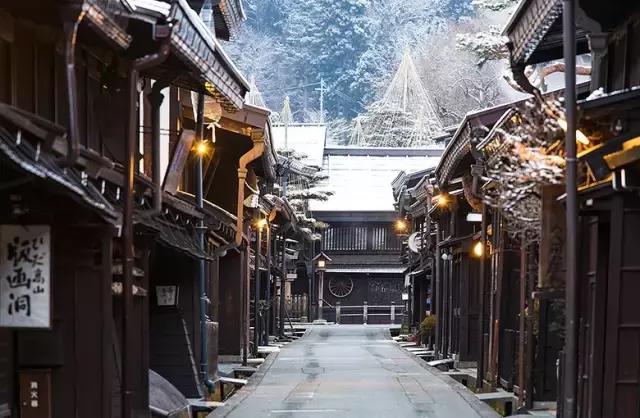 那童话般梦幻的白川乡下雪的冬天才是它最美的样子