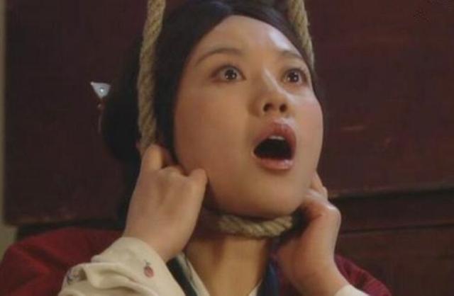 我可是他的皇后,他最宠爱的妃子啊!"冯润又哭又闹不肯配合.