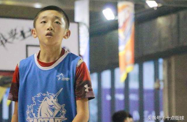那么张明宇真的是篮球神童吗?别忘了,这孩子还具备很强的自律性:勤奋!