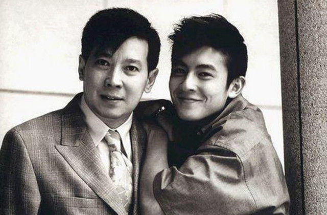 明星与爸爸的合影:周杰伦和爸爸一模一样,陈冠希爸爸颜值爆表!