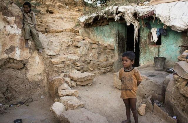 直击印度贫民窟的真实生活穷人生活的环境让人触目惊心