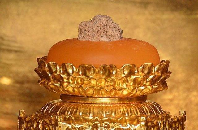 日军在南京修建神社,意外挖到一个石,打开一看竟是玄奘顶骨舍利