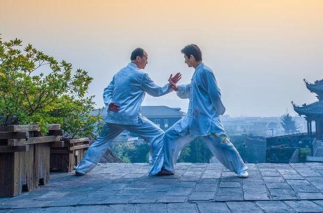 现在流行的太极拳,不论是哪一式或多或少都具有这些共同特点
