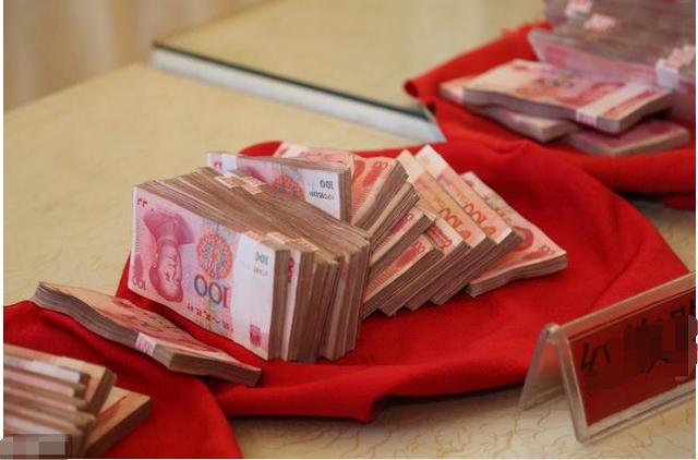 老板给员工发了500万年终奖,年会后却有一半员工辞职,扎心了!