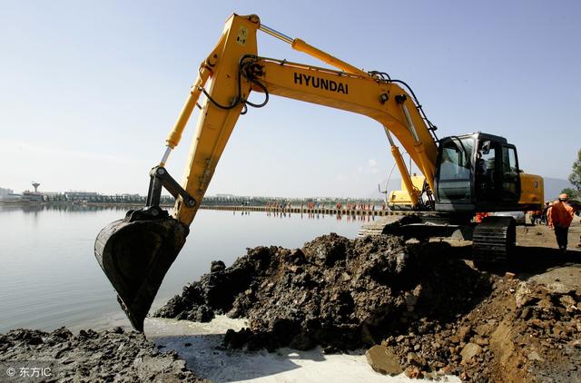 在农村买挖掘机干工程赚钱吗?一年能赚多少钱